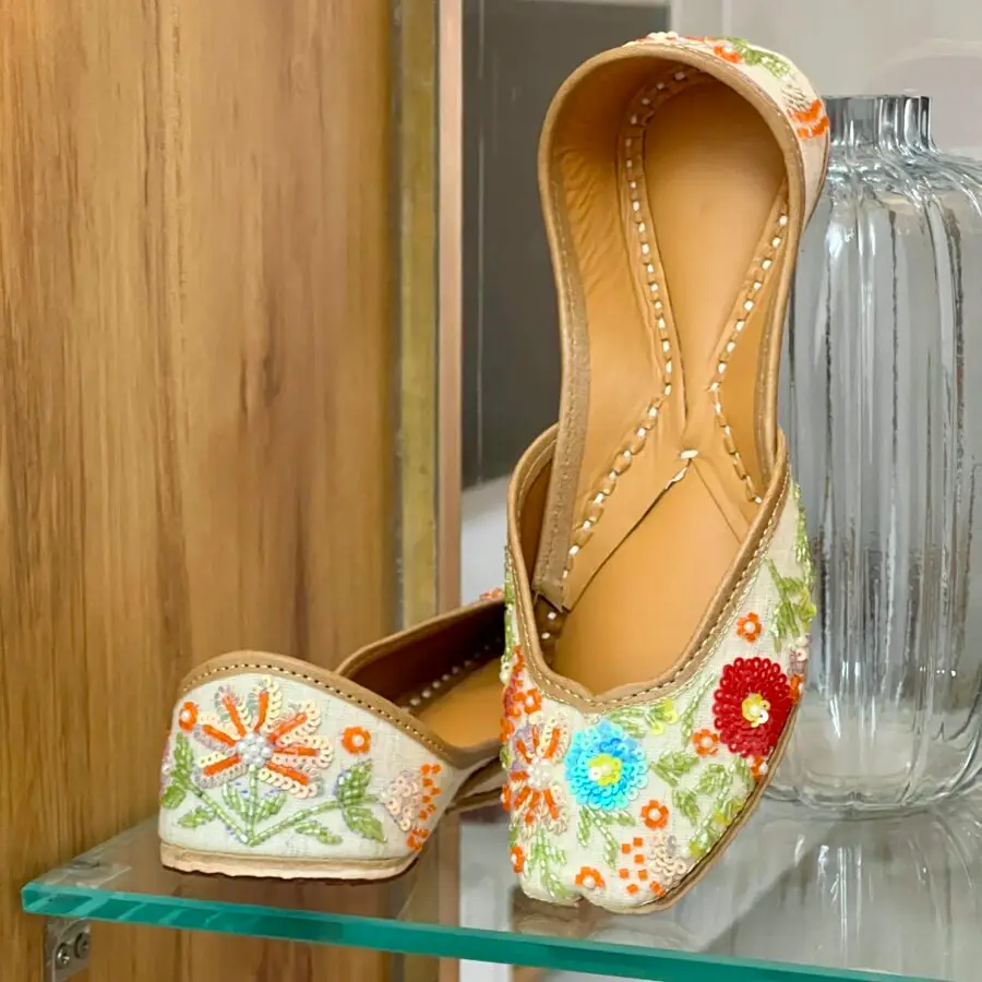 Cream Base multi colour hand embroidered Punjabi jutti for ladies, girls and women. Trending design, Zardosi work, double cushioned for full day comfort, pure leather handmade punjabi jutti