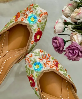 Cream Base multi colour hand embroidered Punjabi jutti for ladies, girls and women. Trending design, Zardosi work, double cushioned for full day comfort, pure leather handmade punjabi jutti