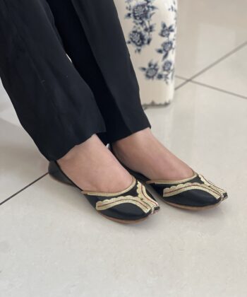 Black Leaher jutti, golden till work jutti for women