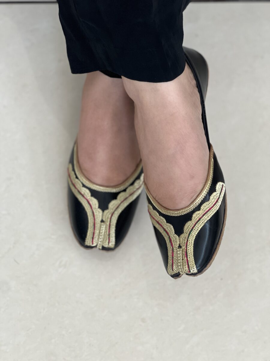 Black Leaher jutti, golden till work jutti for women