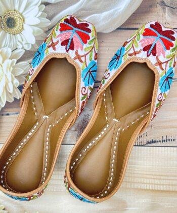 White base hand embroidered multi coloured kashmiri embroidery Punjabi jutti for women, floral design, pure leather, double cushioned jutti by sandoori jutti, free shipping, free exchange, latest design, branded jutti, main colours white, red, pink, maroon, green, brown, blue kashmiri-jutti-hand-embroidered