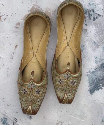 Golden Tilla Tilleydaar Khussa Jutti for women available online at punjabi jutti store Sandoori Jutti in Chandigarh India