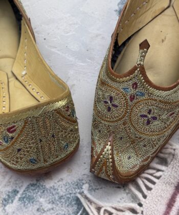 Golden Tilla Tilleydaar Khussa Jutti for women available online at punjabi jutti store Sandoori Jutti in Chandigarh India