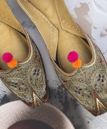 Golden Tilla Tilleydaar Khussa Jutti for women available online at punjabi jutti store Sandoori Jutti in Chandigarh India