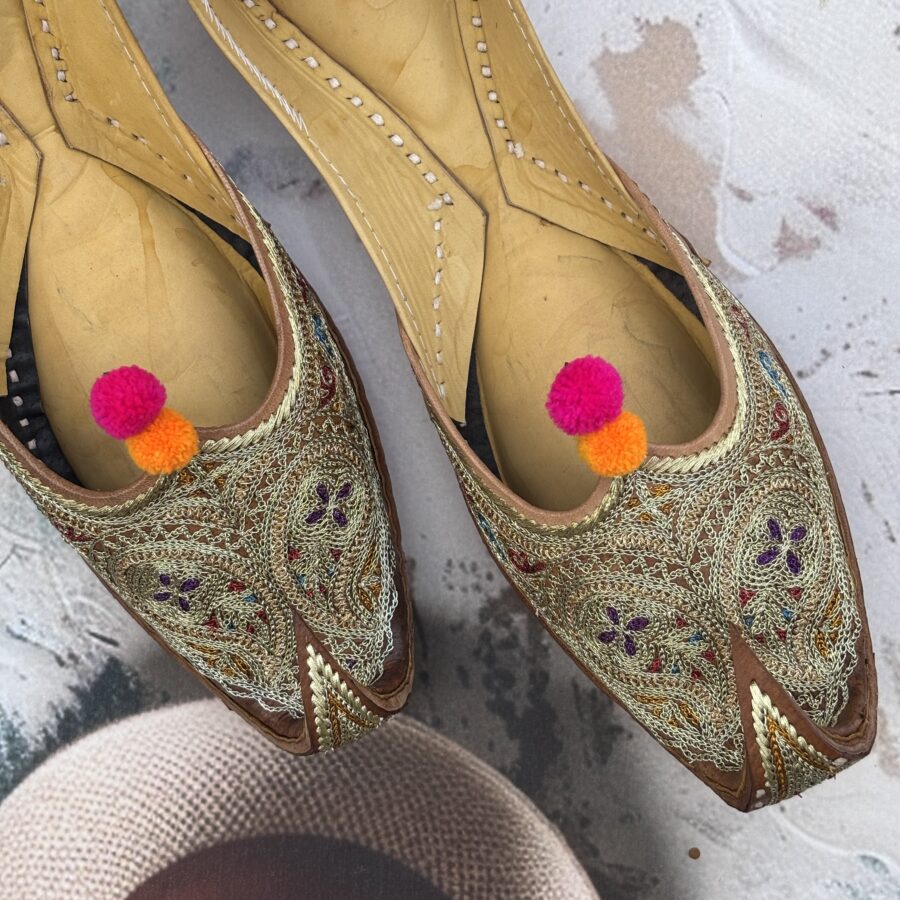 Golden Tilla Tilleydaar Khussa Jutti for women available online at punjabi jutti store Sandoori Jutti in Chandigarh India