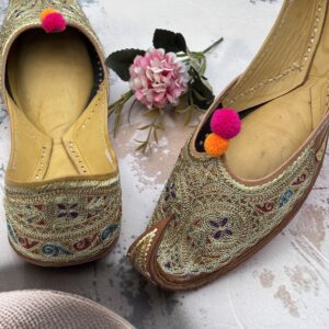 Golden Tilla Tilleydaar Khussa Jutti for women available online at punjabi jutti store Sandoori Jutti in Chandigarh India