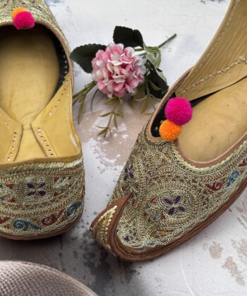 Golden Tilla Tilleydaar Khussa Jutti for women available online at punjabi jutti store Sandoori Jutti in Chandigarh India