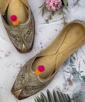 Golden Tilla Tilleydaar Khussa Jutti for women available online at punjabi jutti store Sandoori Jutti in Chandigarh India