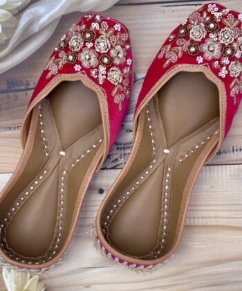 magenta bridal jutti for women, hot pink punjabi jutti, matching jutti for partywear
