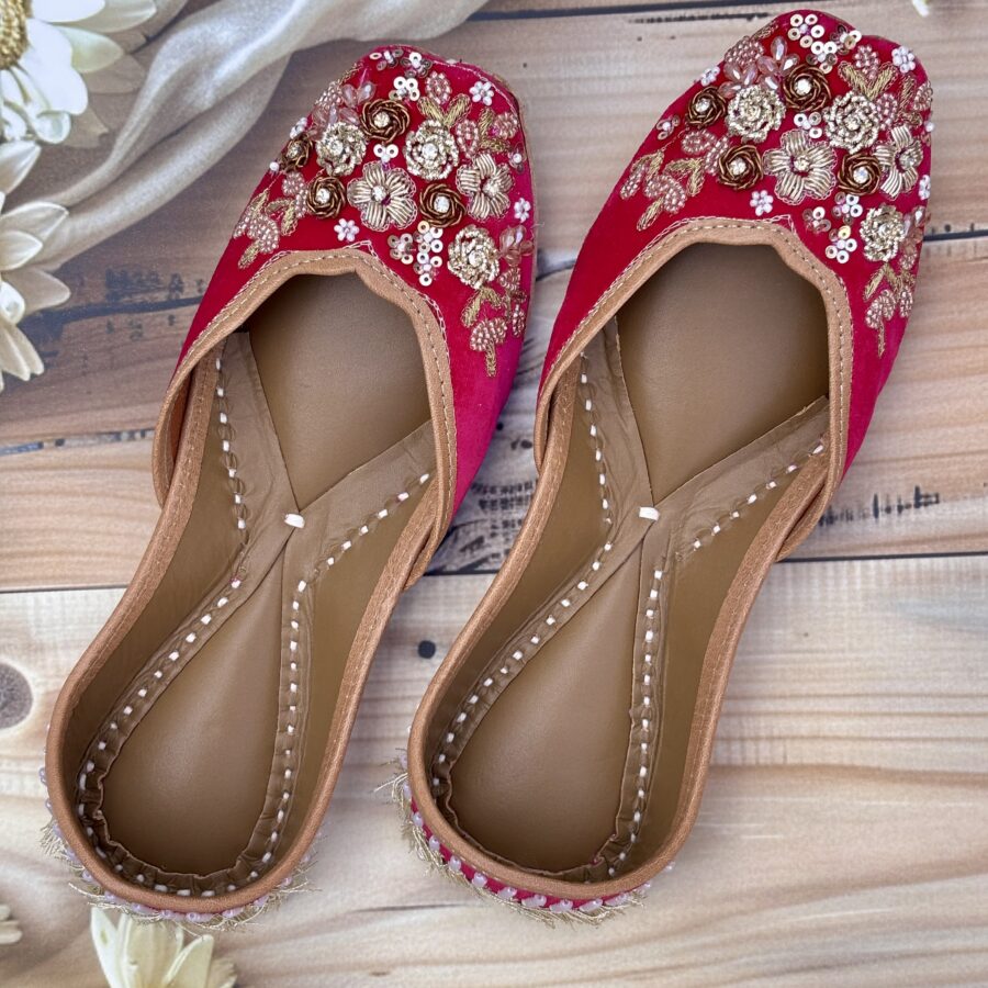 magenta bridal jutti for women, hot pink punjabi jutti, matching jutti for partywear