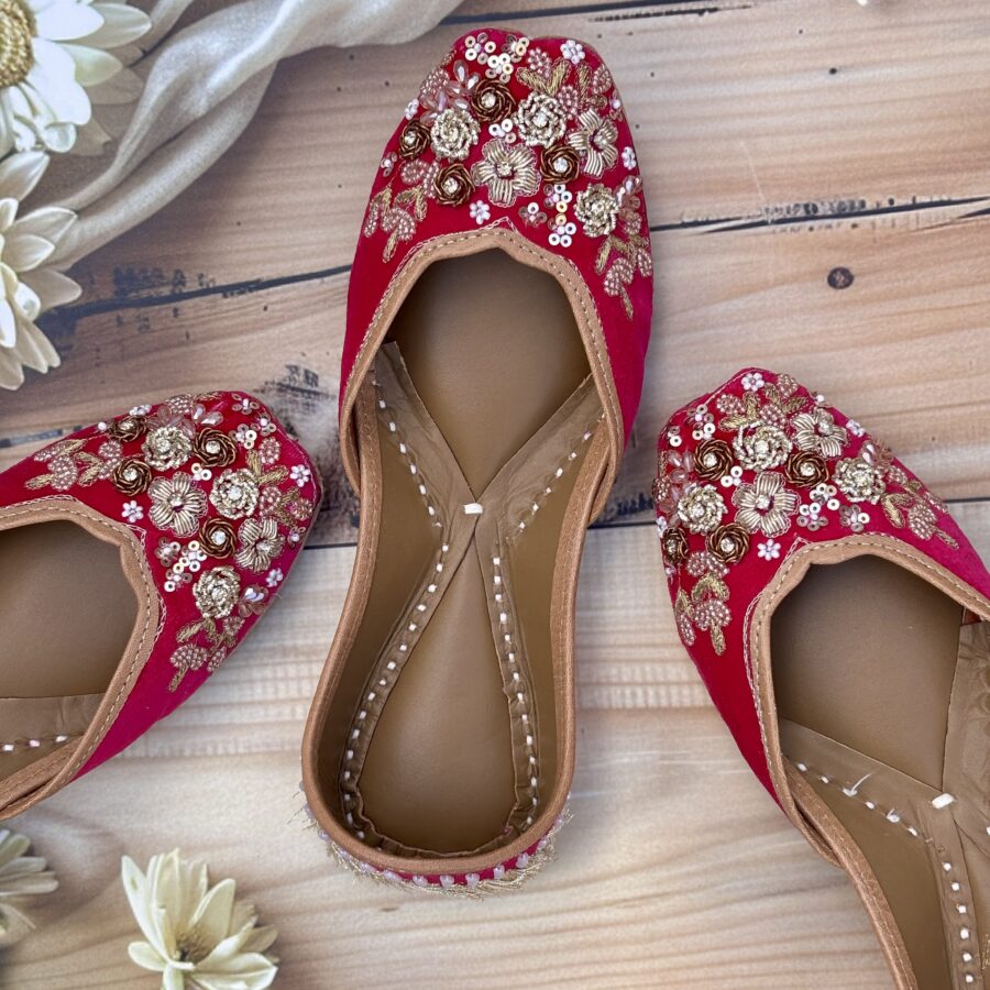 magenta bridal jutti for women, hot pink punjabi jutti, matching jutti for partywear