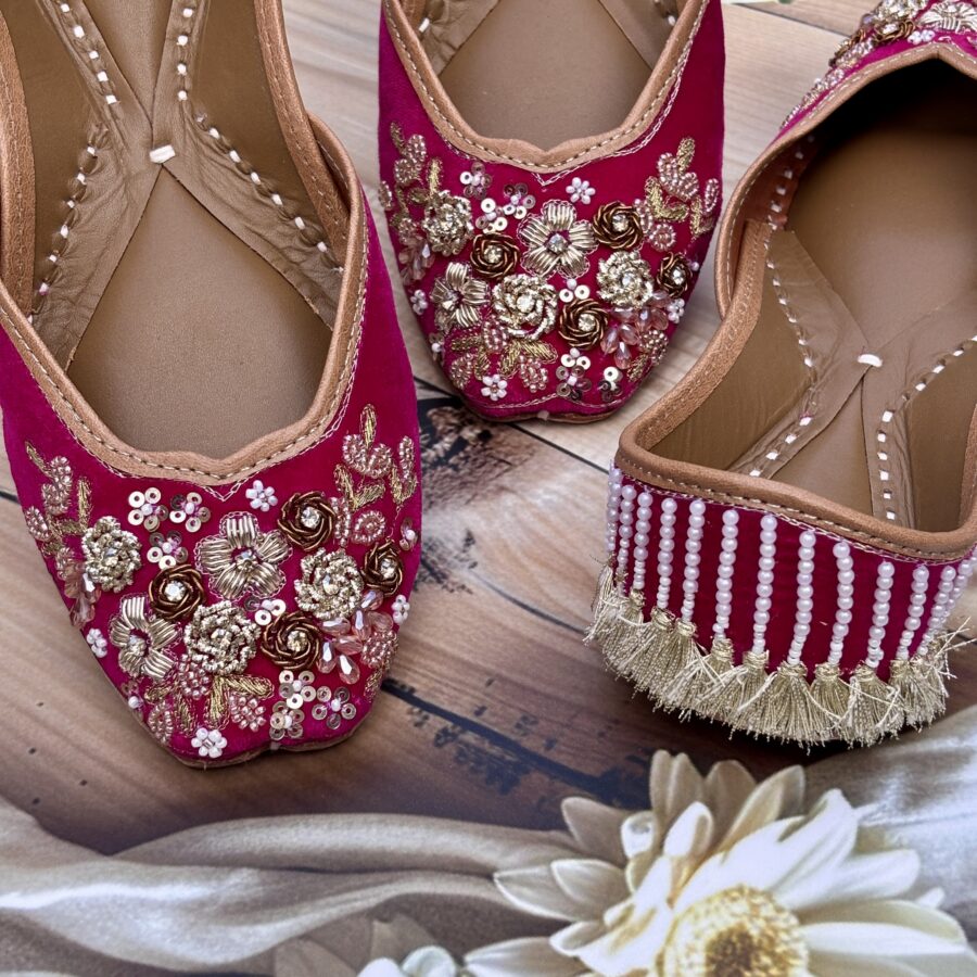 magenta bridal jutti for women, hot pink punjabi jutti, matching jutti for partywear