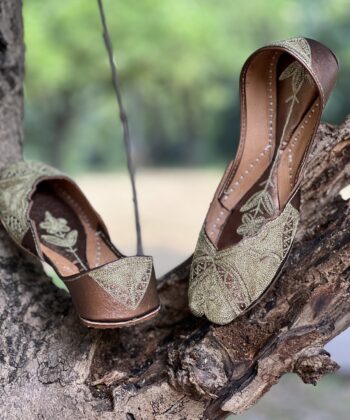 Copper Tilla Jutti, golden punjabi jutti for women, tilleydaar jutti, pakistani jutti, kasoori jutti, bridal jutti, copper jutti, rosegold jutti, lahori jutti,