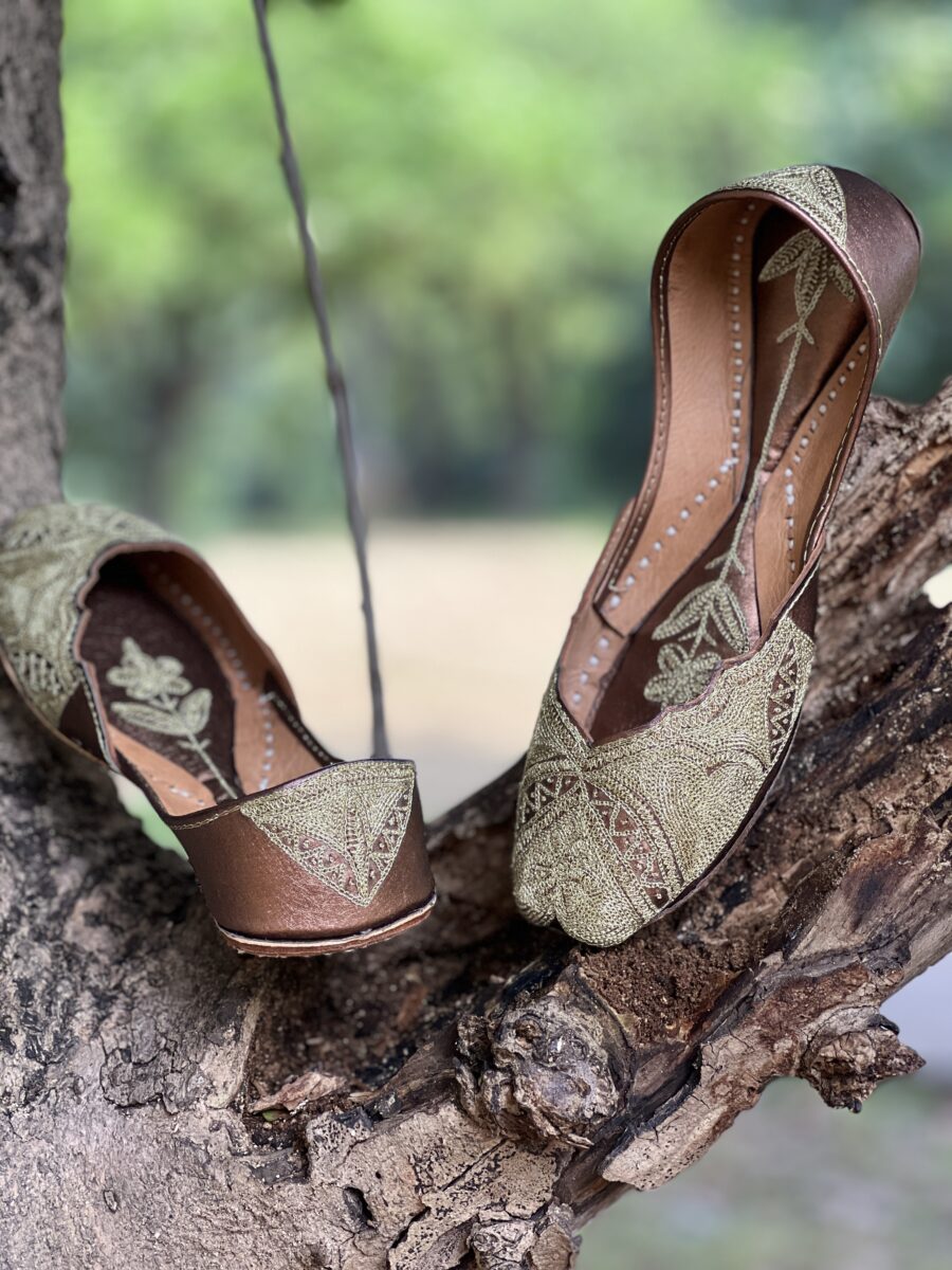 Copper Tilla Jutti, golden punjabi jutti for women, tilleydaar jutti, pakistani jutti, kasoori jutti, bridal jutti, copper jutti, rosegold jutti, lahori jutti,