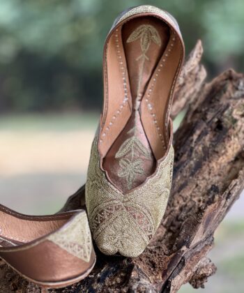 Copper Tilla Jutti, golden punjabi jutti for women, tilleydaar jutti, pakistani jutti, kasoori jutti, bridal jutti, copper jutti, rosegold jutti, lahori jutti,