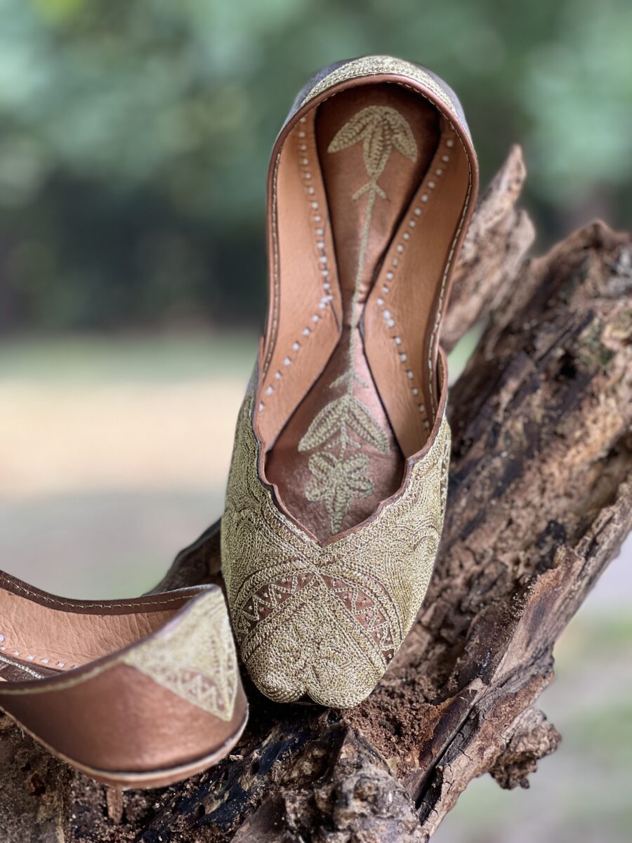 Copper Tilla Jutti, golden punjabi jutti for women, tilleydaar jutti, pakistani jutti, kasoori jutti, bridal jutti, copper jutti, rosegold jutti, lahori jutti,