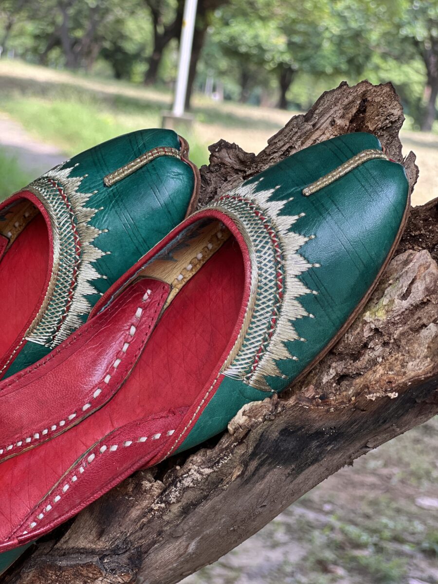 Green punjabi jutti for women, tilleydaar jutti, pakistani jutti, kasoori jutti, bridal jutti, customized jutti options, lahori jutti,