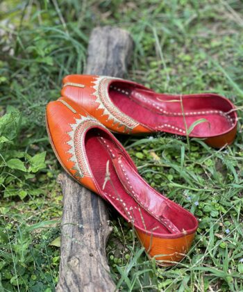 orange punjabi jutti for women, tilleydaar jutti, pakistani jutti, kasoori jutti, bridal jutti, customized jutti options, lahori jutti,