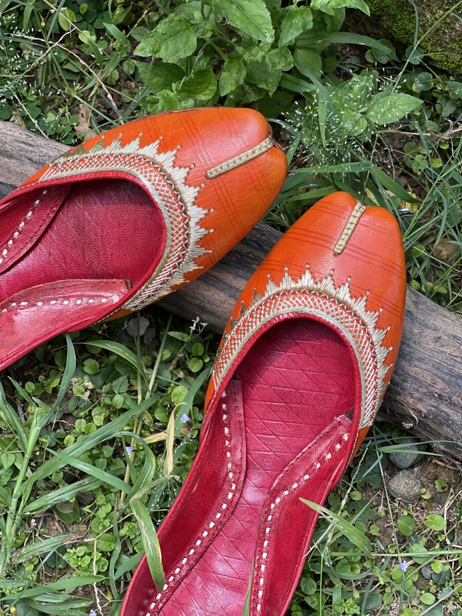 orange punjabi jutti for women, tilleydaar jutti, pakistani jutti, kasoori jutti, bridal jutti, customized jutti options, lahori jutti,