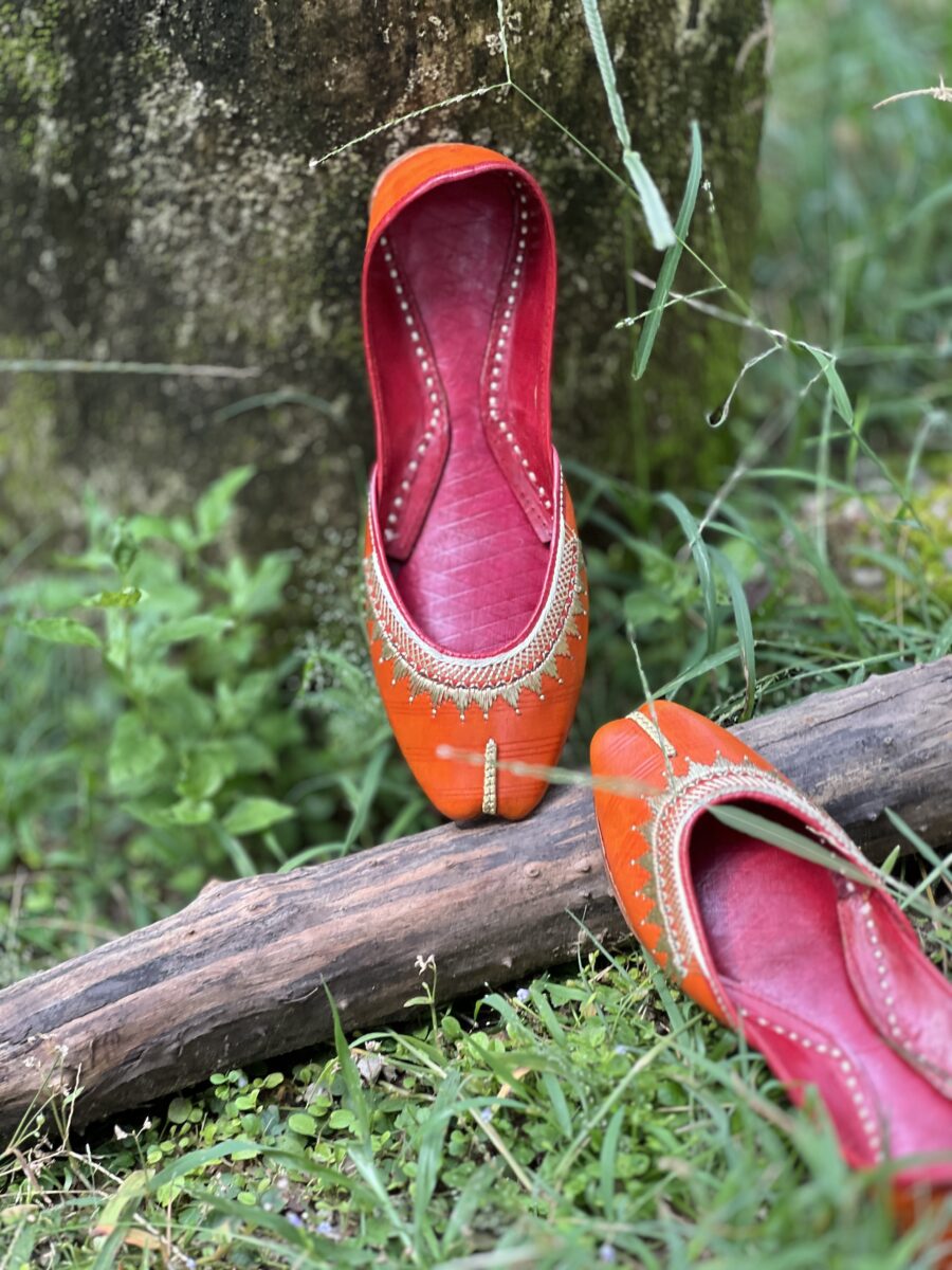 orange punjabi jutti for women, tilleydaar jutti, pakistani jutti, kasoori jutti, bridal jutti, customized jutti options, lahori jutti,