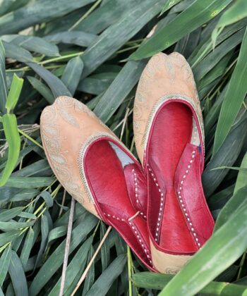 Brown Jutti with Golden Tilla Handwork, brown punjabi jutti for women, tilleydaar jutti, pakistani jutti, kasoori jutti, bridal jutti, customized jutti options, lahori jutti,