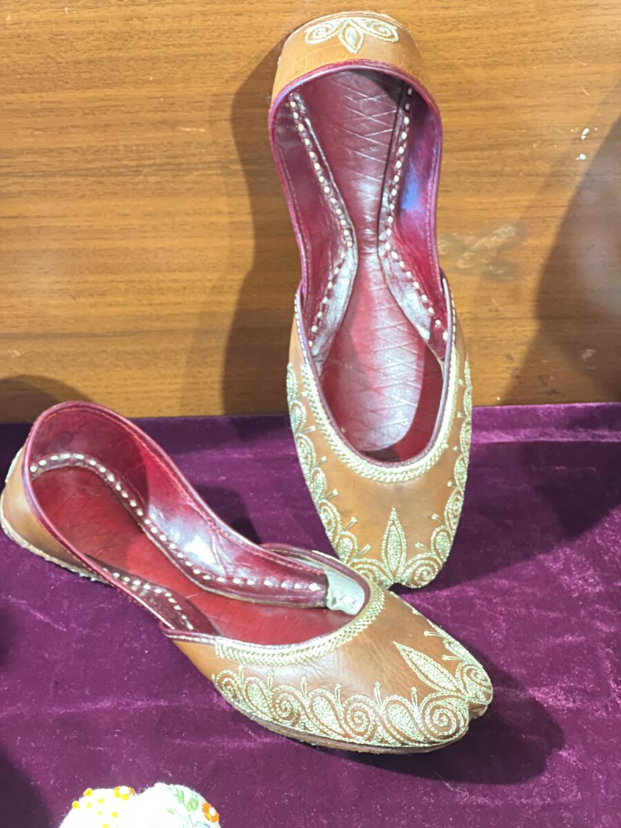 punjabi jutti for women, kasoori tilla jutti, beige punjabi jutti, dark brown jutti