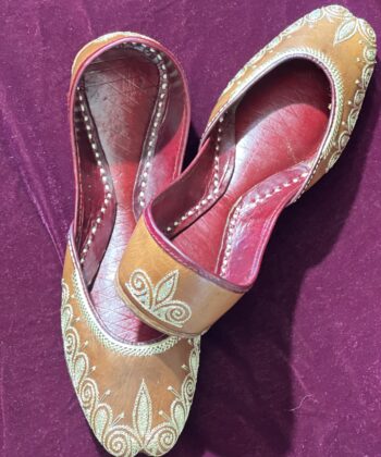 punjabi jutti for women, kasoori tilla jutti, beige punjabi jutti, dark brown jutti