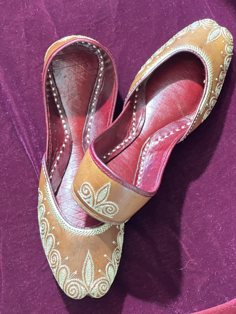 punjabi jutti for women, kasoori tilla jutti, beige punjabi jutti, dark brown jutti