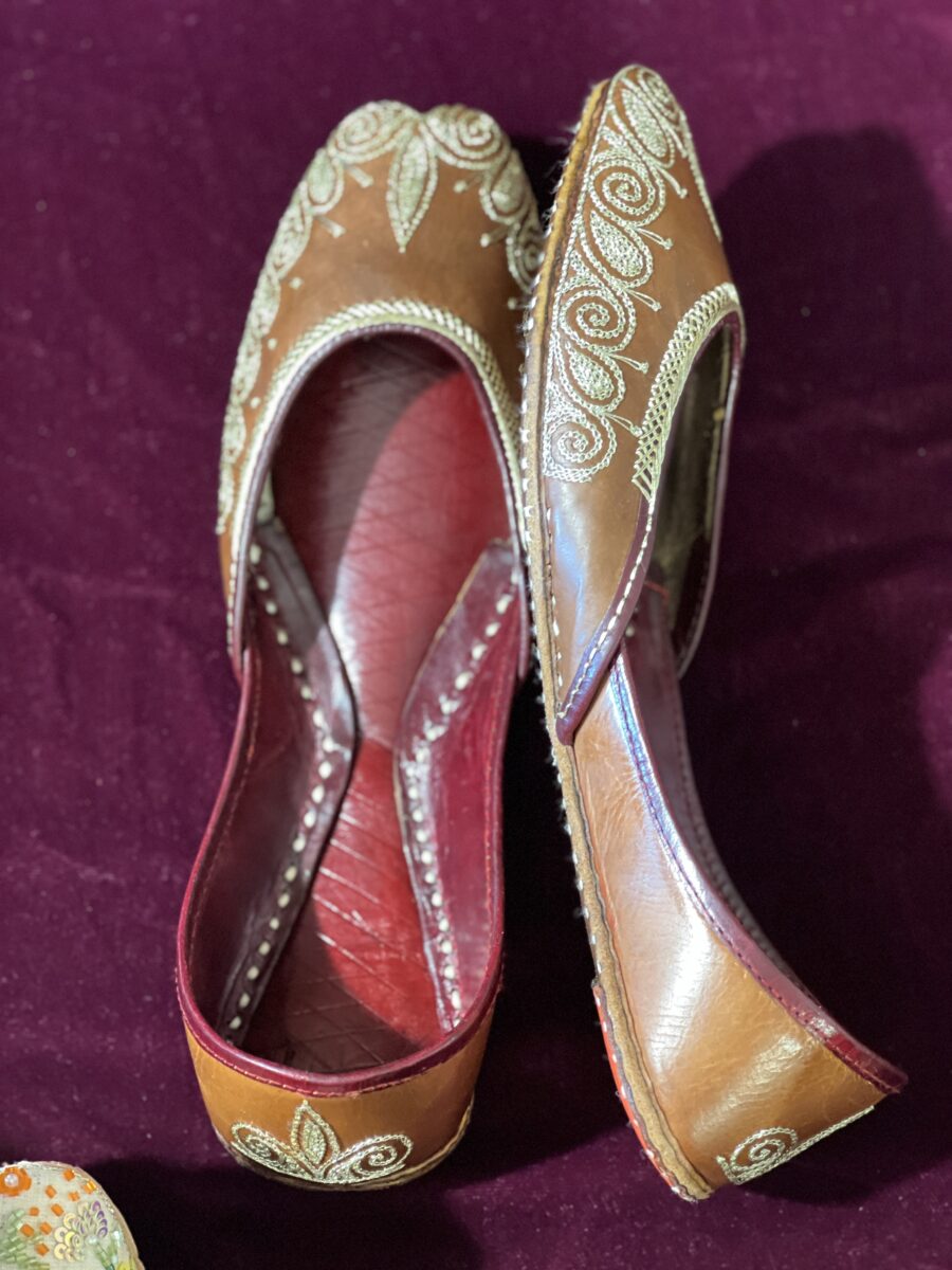 punjabi jutti for women, kasoori tilla jutti, beige punjabi jutti, dark brown jutti