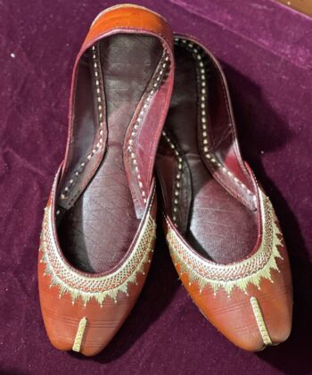 punjabi jutti for women, kasoori tilla jutti, orange punjabi jutti, dark orange jutti