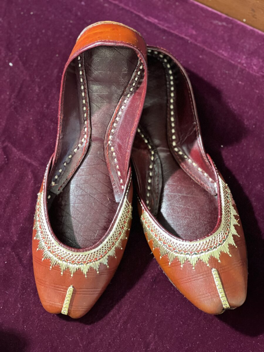 punjabi jutti for women, kasoori tilla jutti, orange punjabi jutti, dark orange jutti
