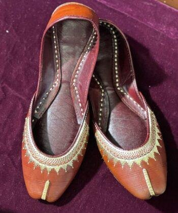 punjabi jutti for women, kasoori tilla jutti, orange punjabi jutti, dark orange jutti
