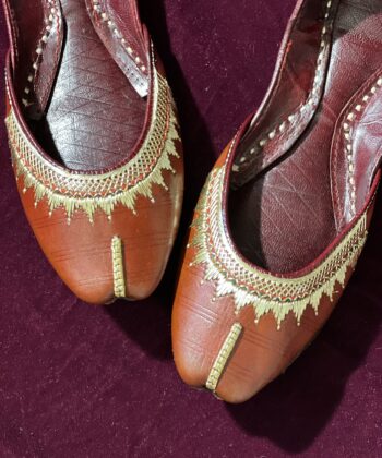 punjabi jutti for women, kasoori tilla jutti, orange punjabi jutti, dark orange jutti