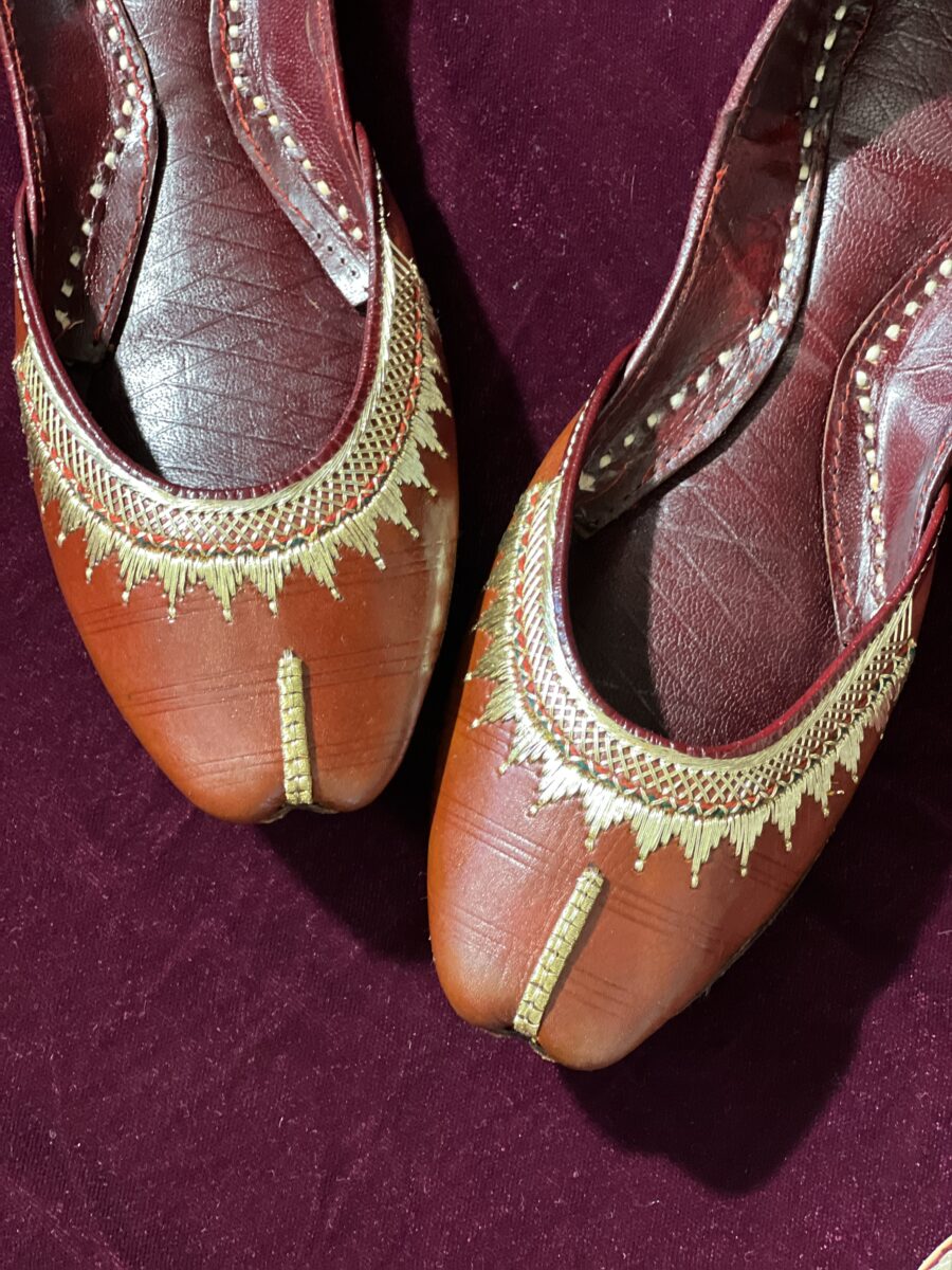 punjabi jutti for women, kasoori tilla jutti, orange punjabi jutti, dark orange jutti