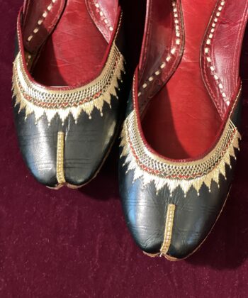 dark Green punjabi jutti for women, tilleydaar jutti, pakistani jutti, kasoori jutti, bridal jutti, customized jutti options, lahori jutti,