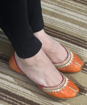 jutti for women, orange jutti, orange mojdi, pakistani jutti, kasoori tilla jutti