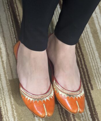 jutti for women, orange jutti, orange mojdi, pakistani jutti, kasoori tilla jutti
