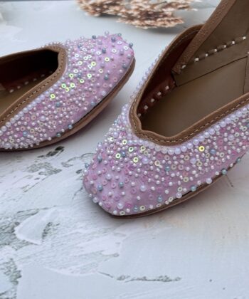 Baby Pink Pearls Jutti