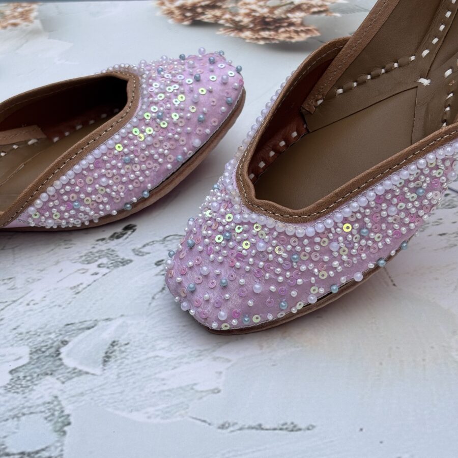 Baby Pink Pearls Jutti