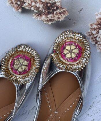 Silver jutti for women