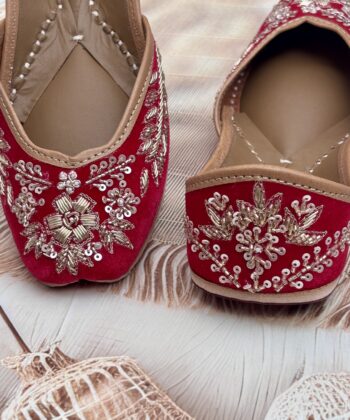 Magenta Jutti for women golden zardosi hand work