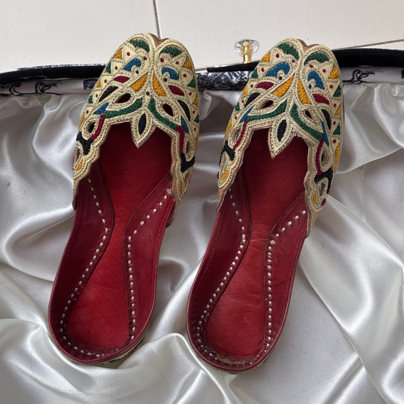 IMG_7869 kaseeda jutti patchwork green yellow jutti for golden mukaish jutti for women