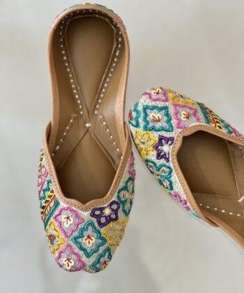 Floral multicolour jutti for women
