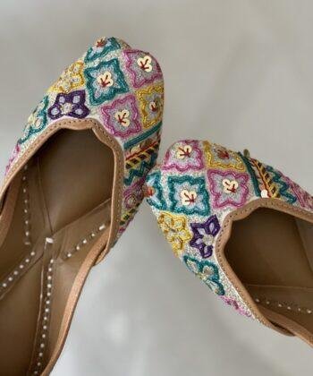 Floral multicolour jutti for women