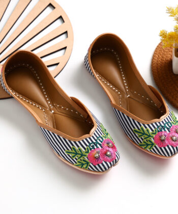 Stripes and Roses Black Juti