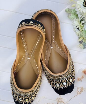 Golden Black jutti for women small panja handmade leather mojdi