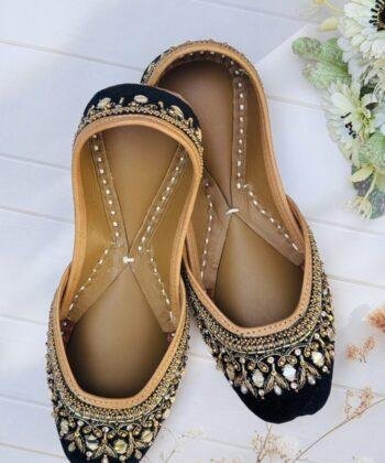 Golden Black jutti for women small panja handmade leather mojdi