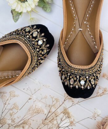 Golden Black jutti for women small panja handmade leather mojdi