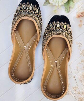 Golden Black jutti for women small panja handmade leather mojdi