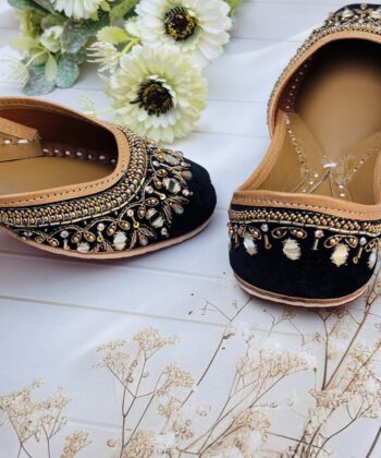 Golden Black jutti for women small panja handmade leather mojdi